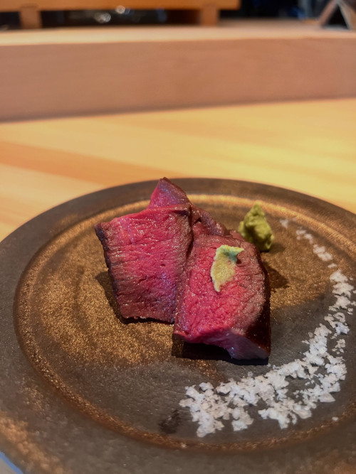 石垣牛いちぼ炭火焼き、本山葵と塩