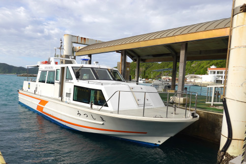 村内航路「みつしま」で阿嘉島へ