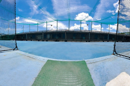 屋外バッティングセンター