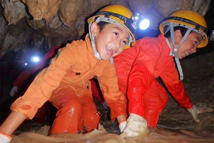 玉泉洞　洞くつ探検