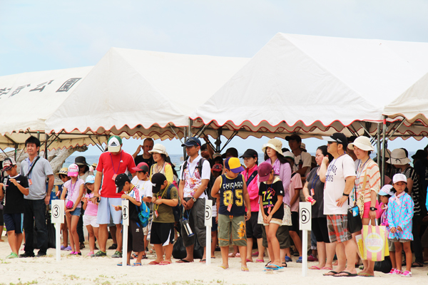 ウミガメ放流会in海洋博記念公園 マハエの沖縄ダイアリー