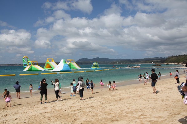 カヌチャオーシャンパークが初登場 カヌチャビーチ海開きに行ってきました マハエの沖縄ダイアリー